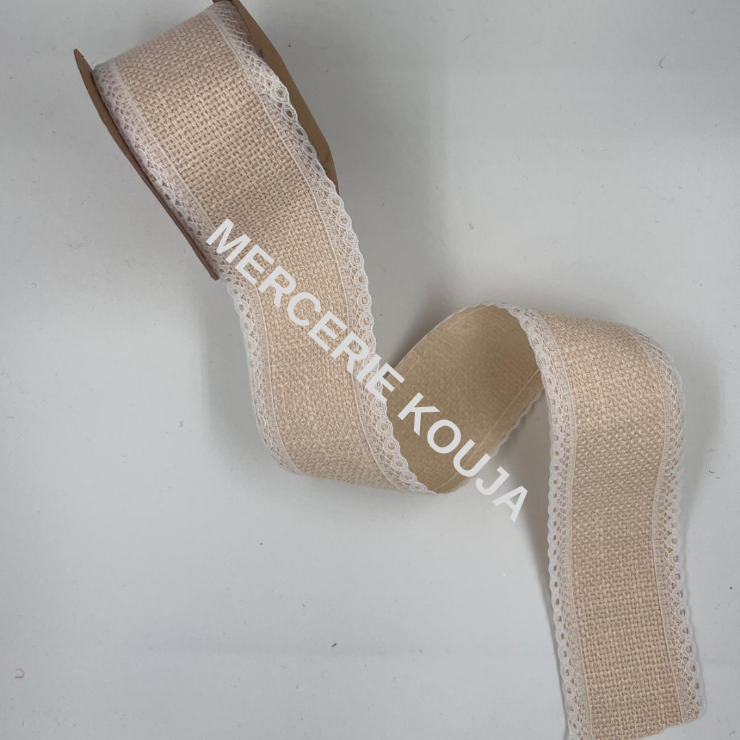 BANDA IUTA CU DANTELA