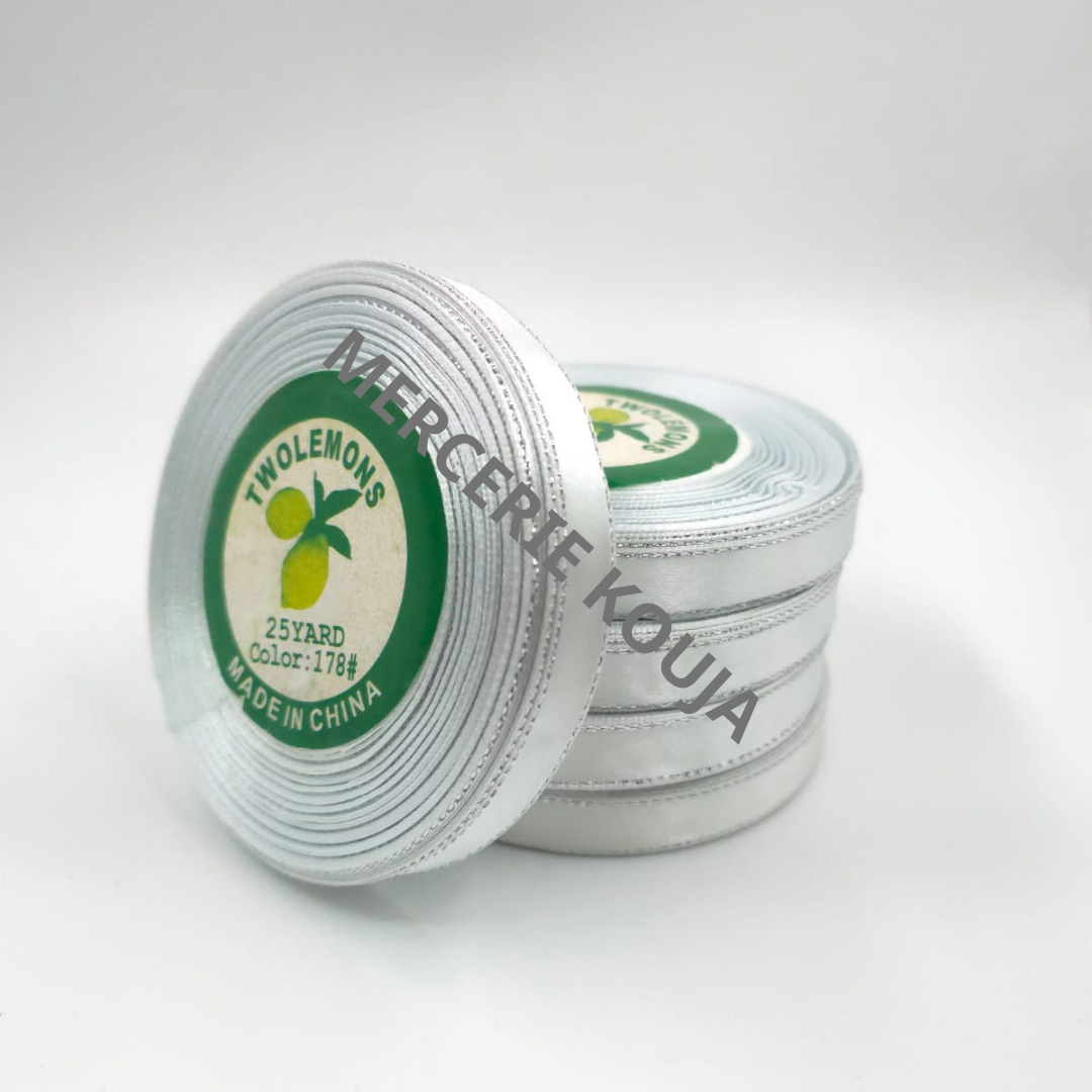 BANDA SATEN CU FIR ARGINTIU LAME