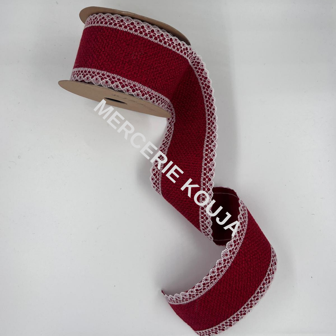 BANDA IUTA CU DANTELA