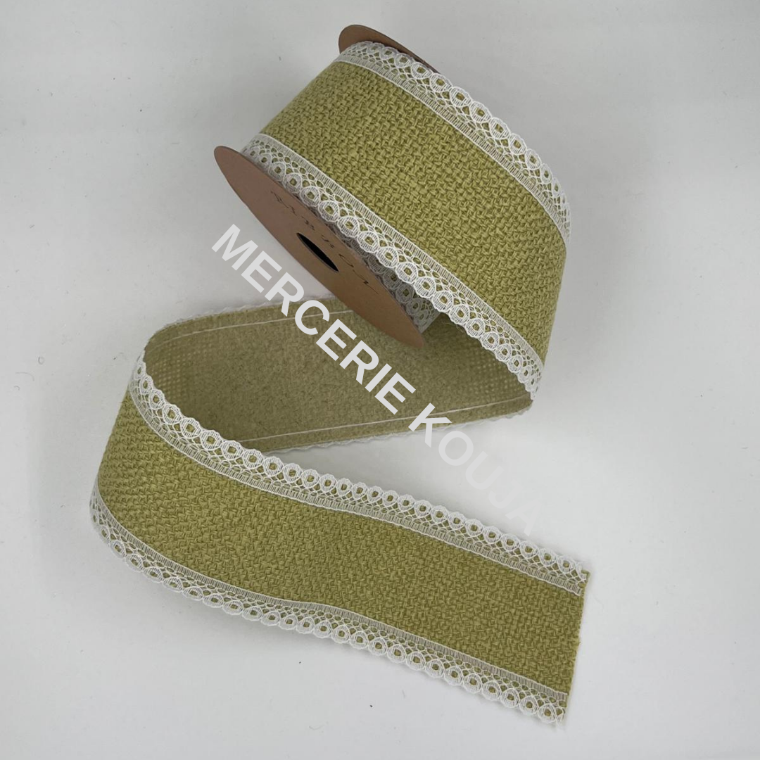 BANDA IUTA CU DANTELA