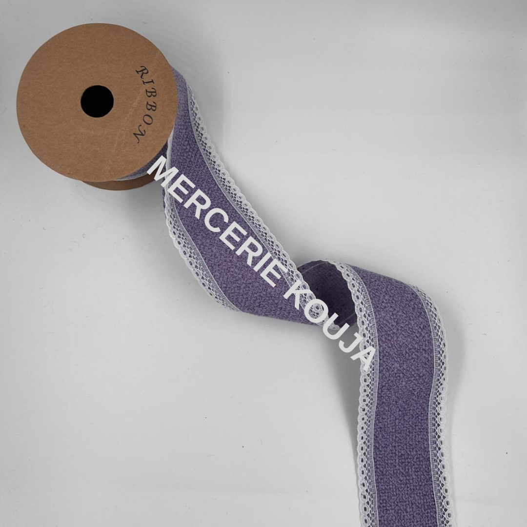 BANDA IUTA CU DANTELA