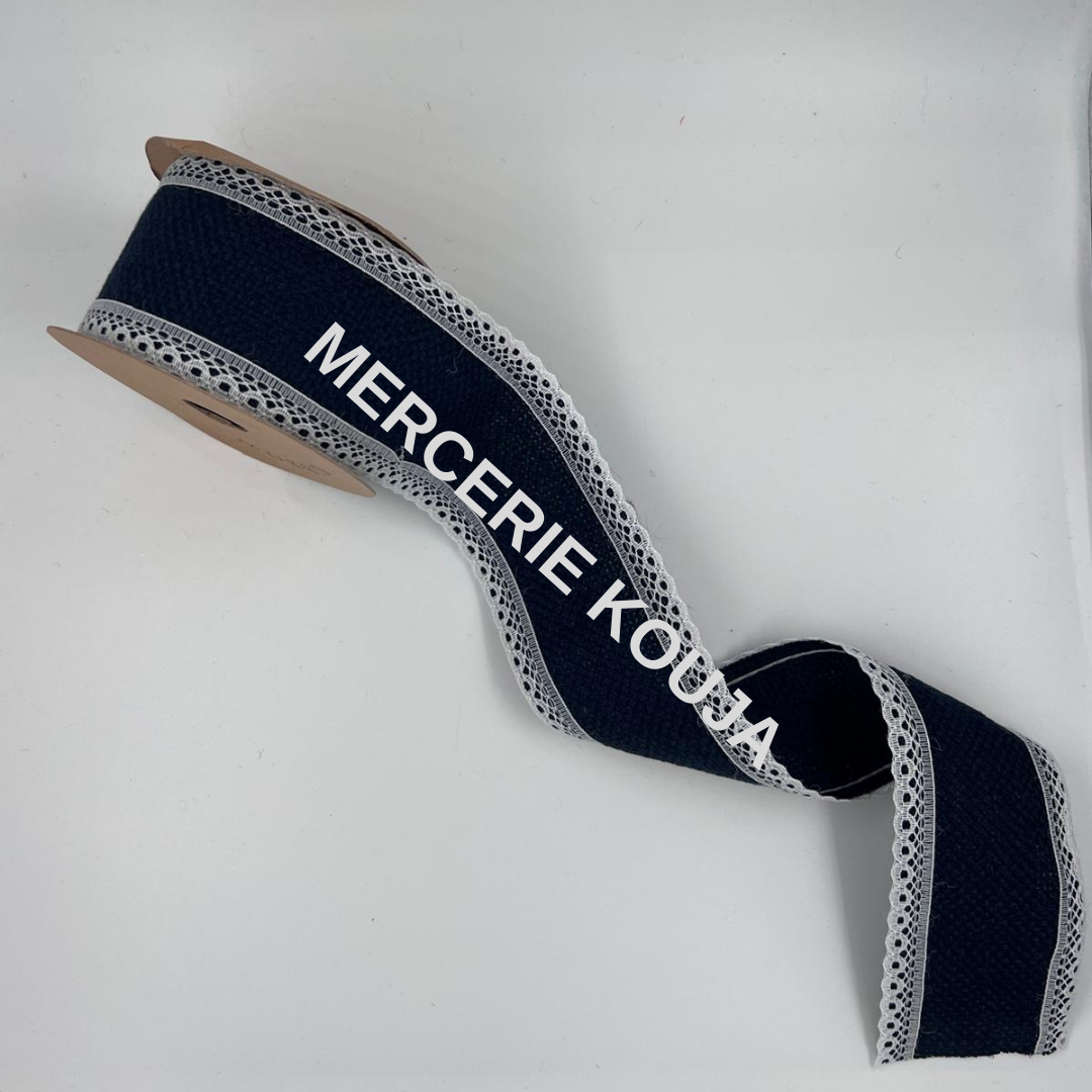 BANDA IUTA CU DANTELA