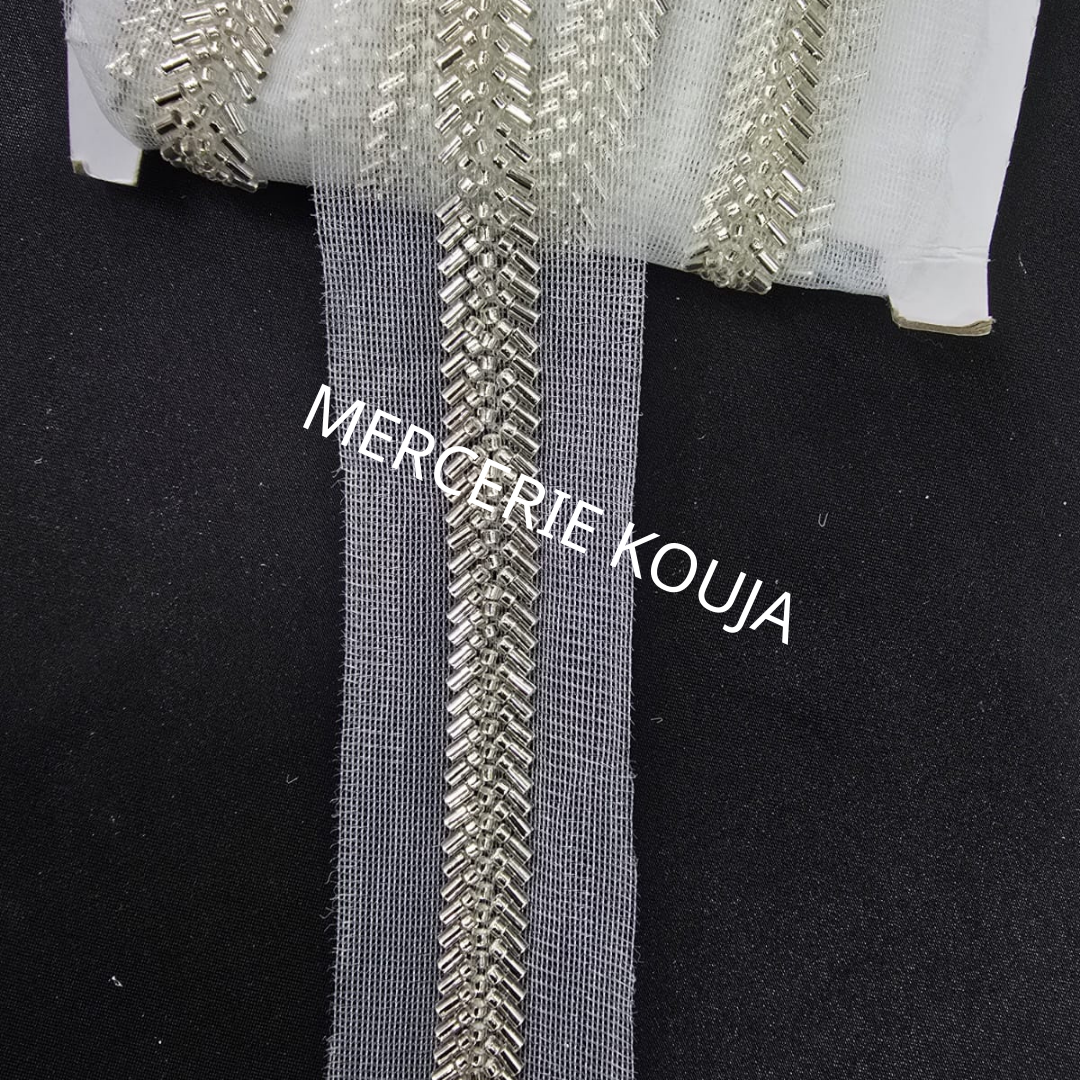 BANDA DIN TULL SI MARGELE STRAS