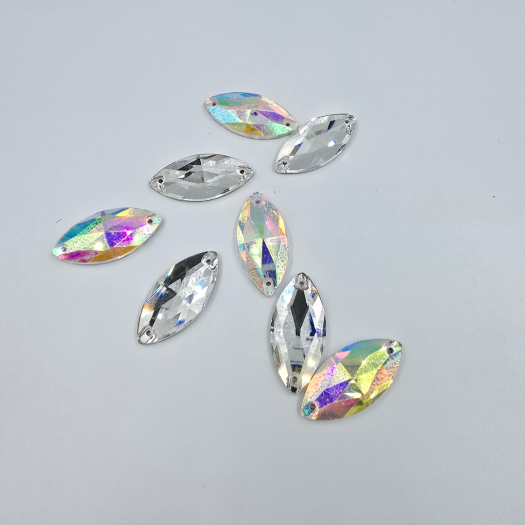 PIETRE DE CUSUT ARGINTIU SI MULTICOLOR DE STICLA