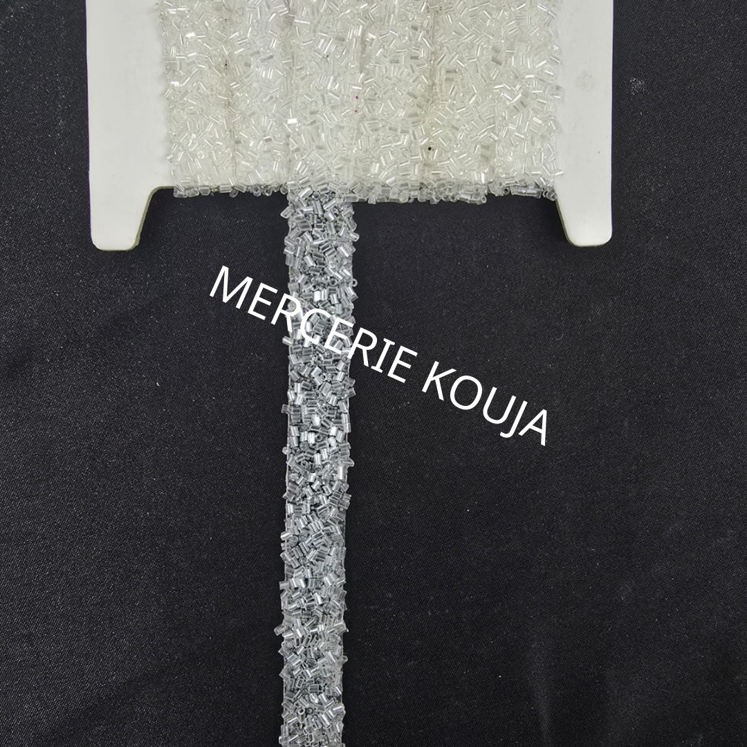 BANDA STRAS CU MARGELE DE LIPIT