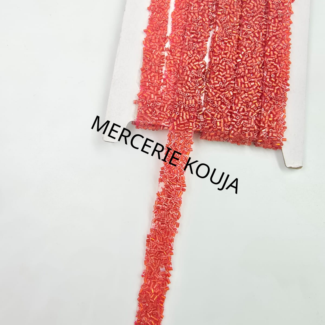 BANDA STRAS CU MARGELE DE LIPIT